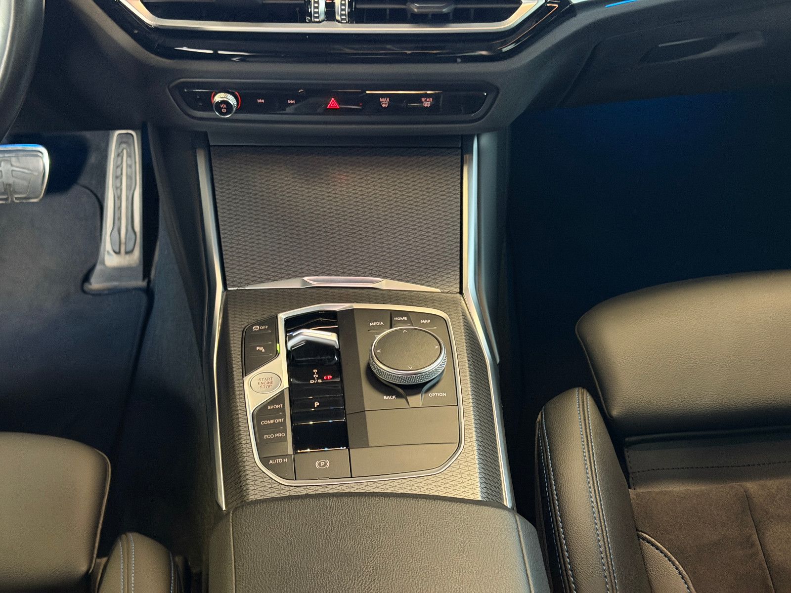 Fahrzeugabbildung BMW 320 d M Sport/M-PAKET/LED/SHADOW-LINE/AMBIENTE