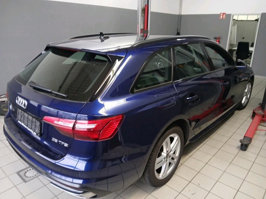 AUDI A4 2023