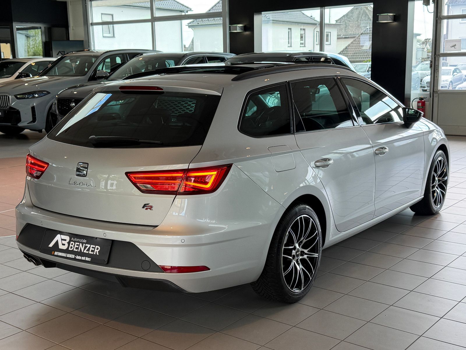 Fahrzeugabbildung SEAT Leon ST FR//ACC/LED/PANORAMA/APPLE-CAR/KAMERA