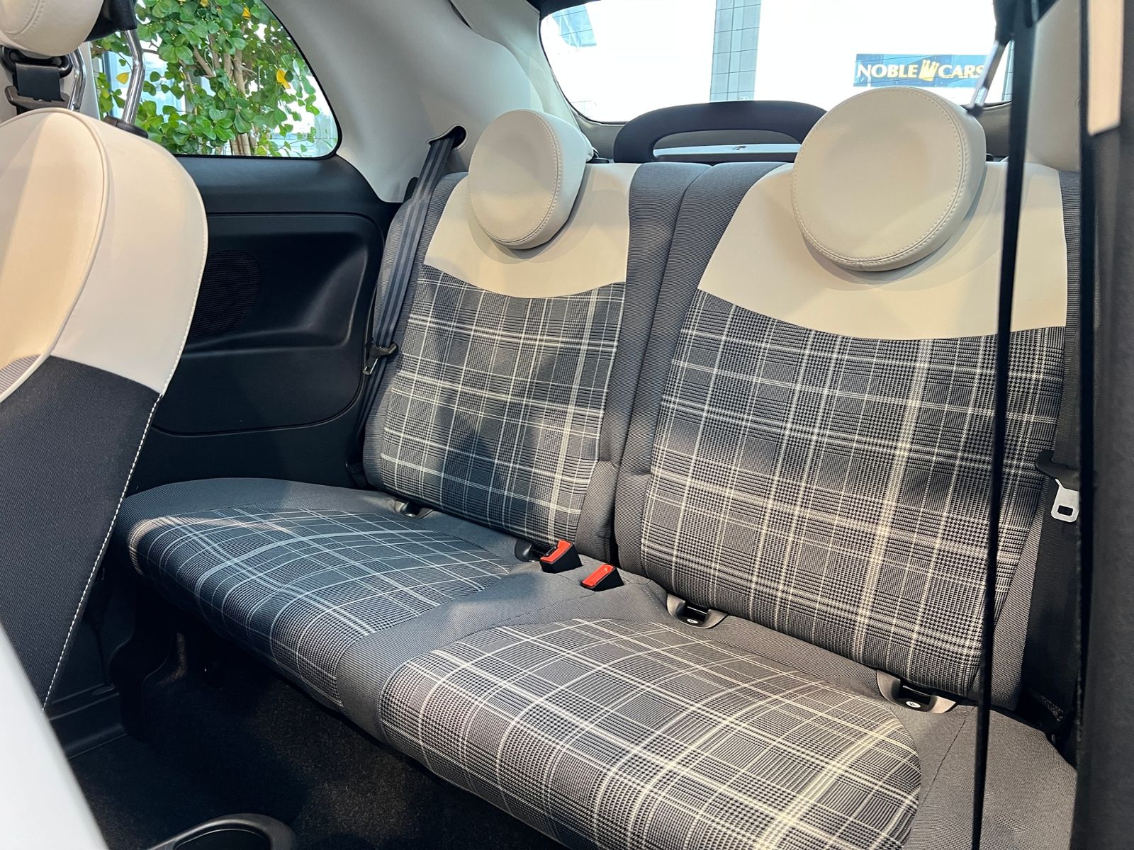 Fahrzeugabbildung Fiat 500C Cabrio Lounge KLIMA NAV GRA PDC ALU
