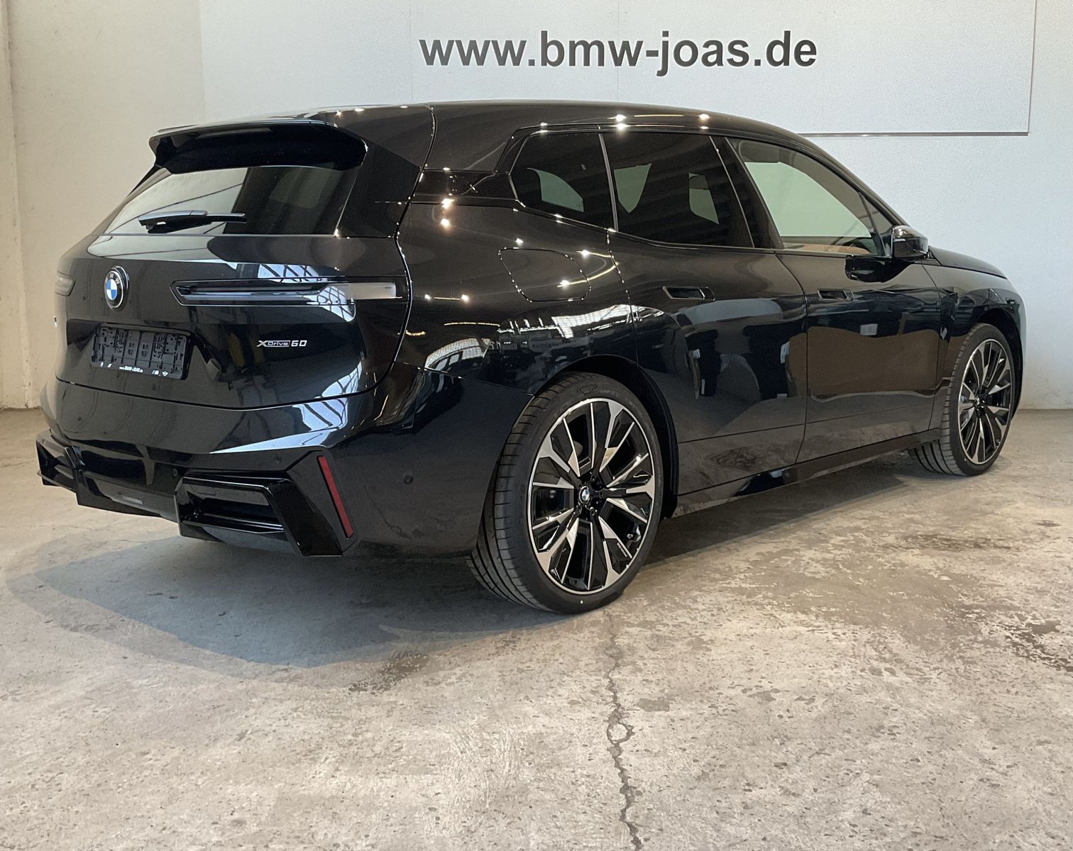 Fahrzeugeinzelansicht 16 Fahrzeugabbildung BMW iX xDrive60 AHK, Sitzbelüftung, Panorama Glasdac