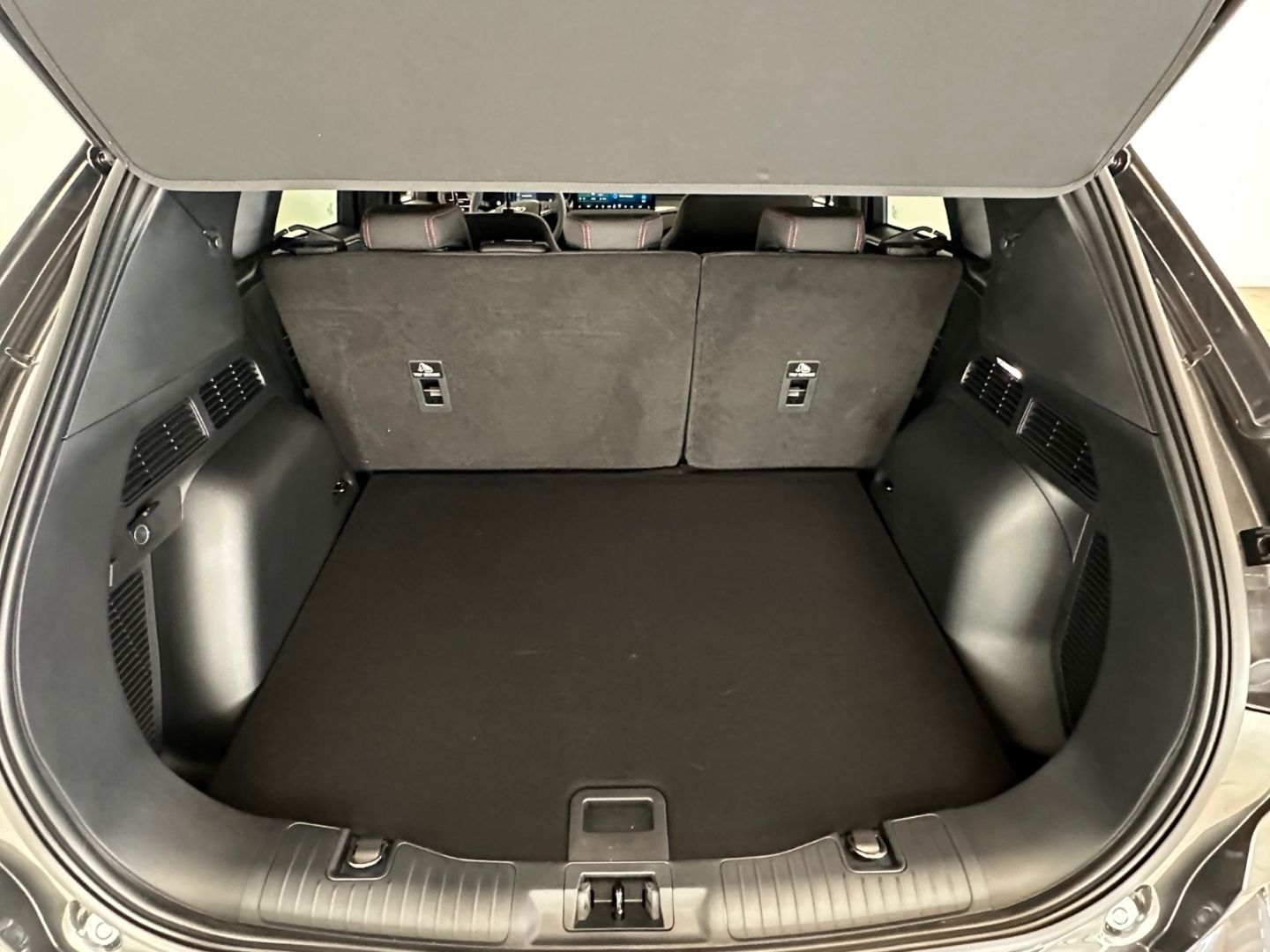 Fahrzeugabbildung Ford Kuga ST-Line 1.5 LED Kamera Induktives laden