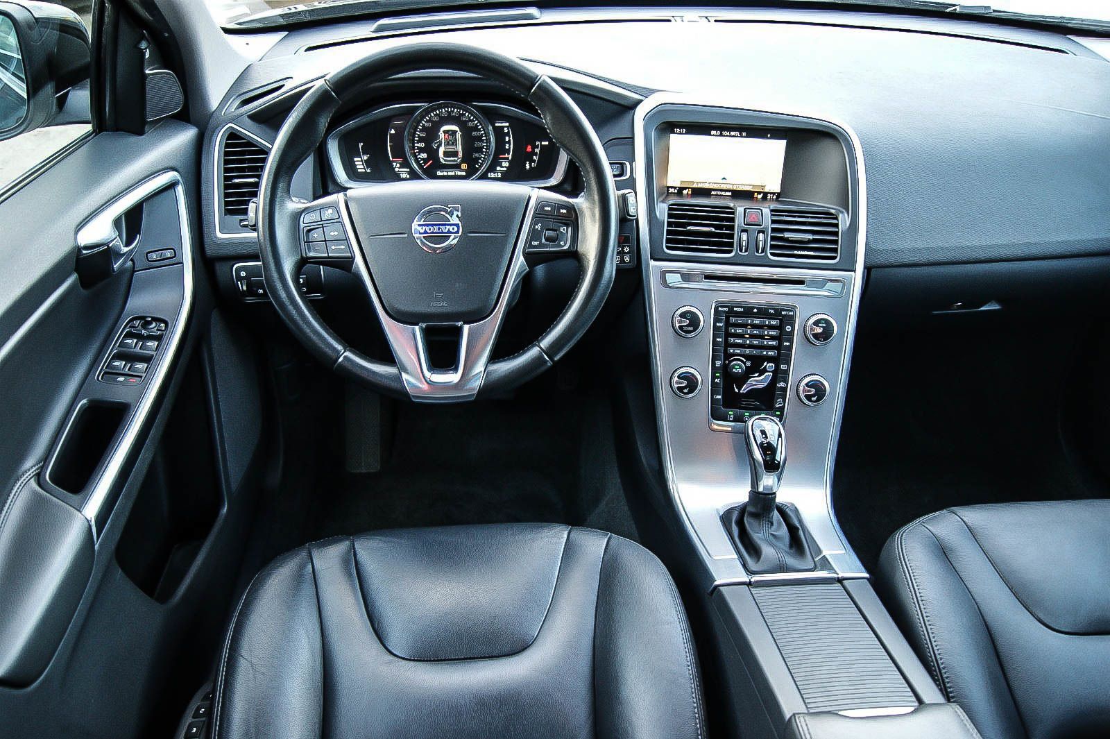 Fahrzeugabbildung Volvo XC60 D5 24 Summum AWD PANO STANDHZG KAMERA LEDER