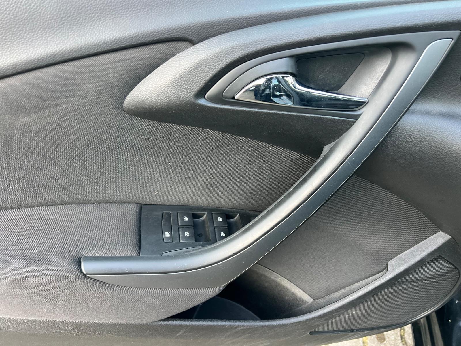 Opel Astra 2015 — фото 18