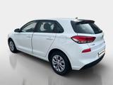 Hyundai i30 1.4 Temp+Klima+Bluet+USB+el.Fenster+Lichtaut - Hyundai i30 Gebrauchtwagen in Karlsruhe