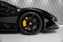 SF90 STRADALE BLACK/BLACK/YELLOW 20&quot; SPORT WHEEL