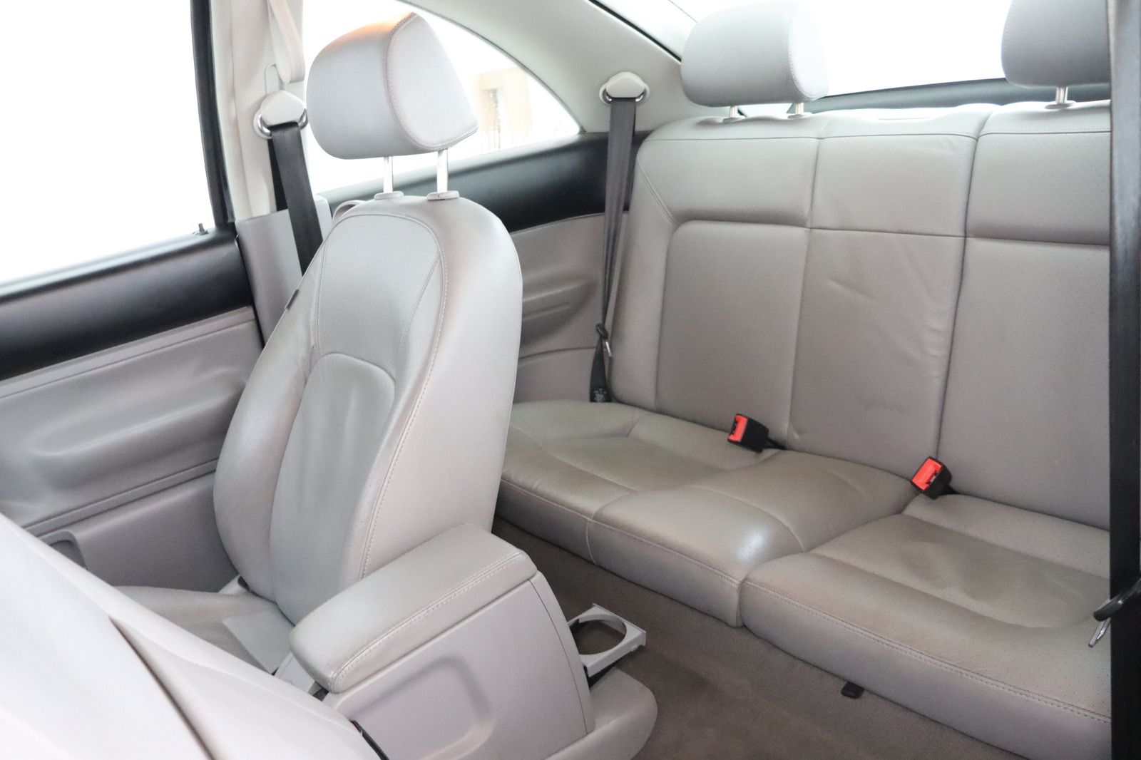 Fahrzeugabbildung Volkswagen New Beetle 2.0 * Sitzhzg. * Klima * HU/AU 07.27