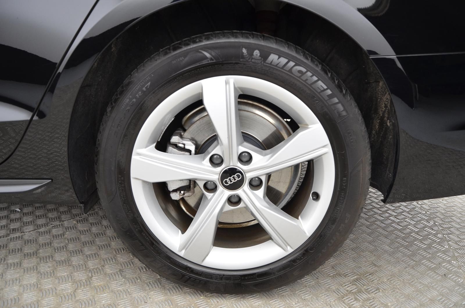 Fahrzeugabbildung Audi A4 Lim. advanced 40 TDI 150kW S tronic Navi Matr