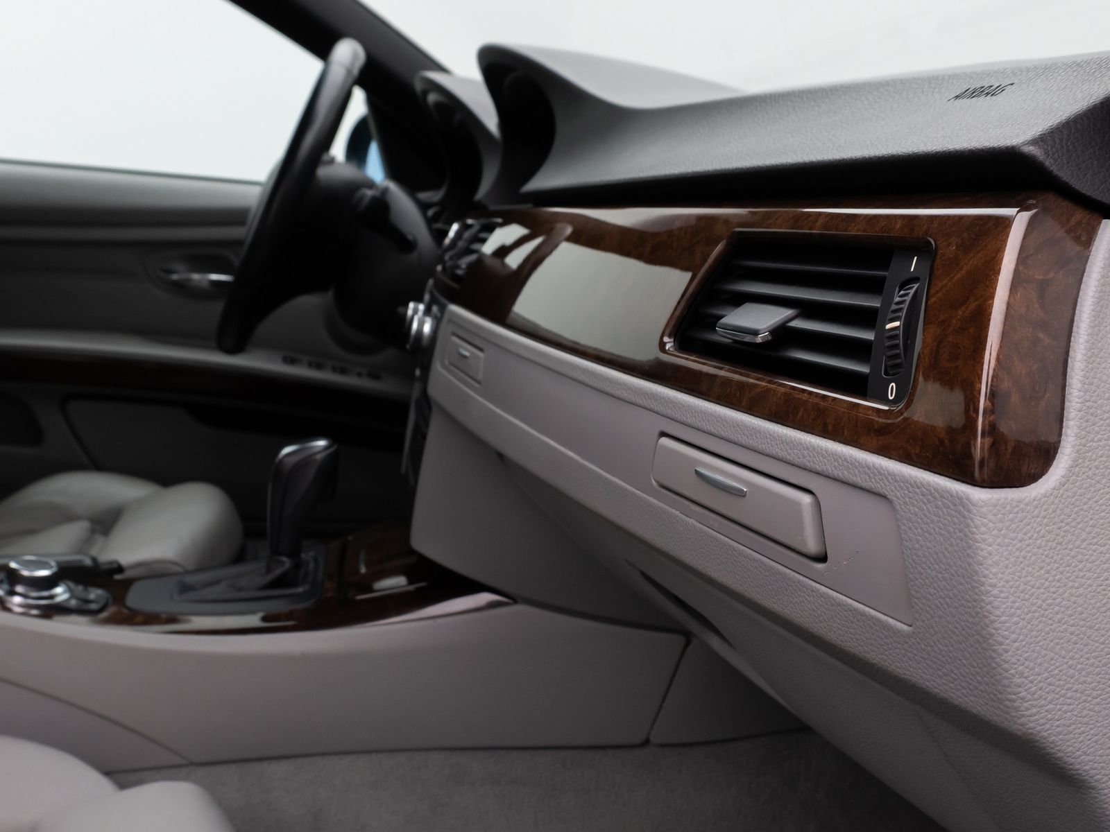 Fahrzeugabbildung BMW 320i Cabrio PDC Navi Sitzhzg Xenon 8fach Sport