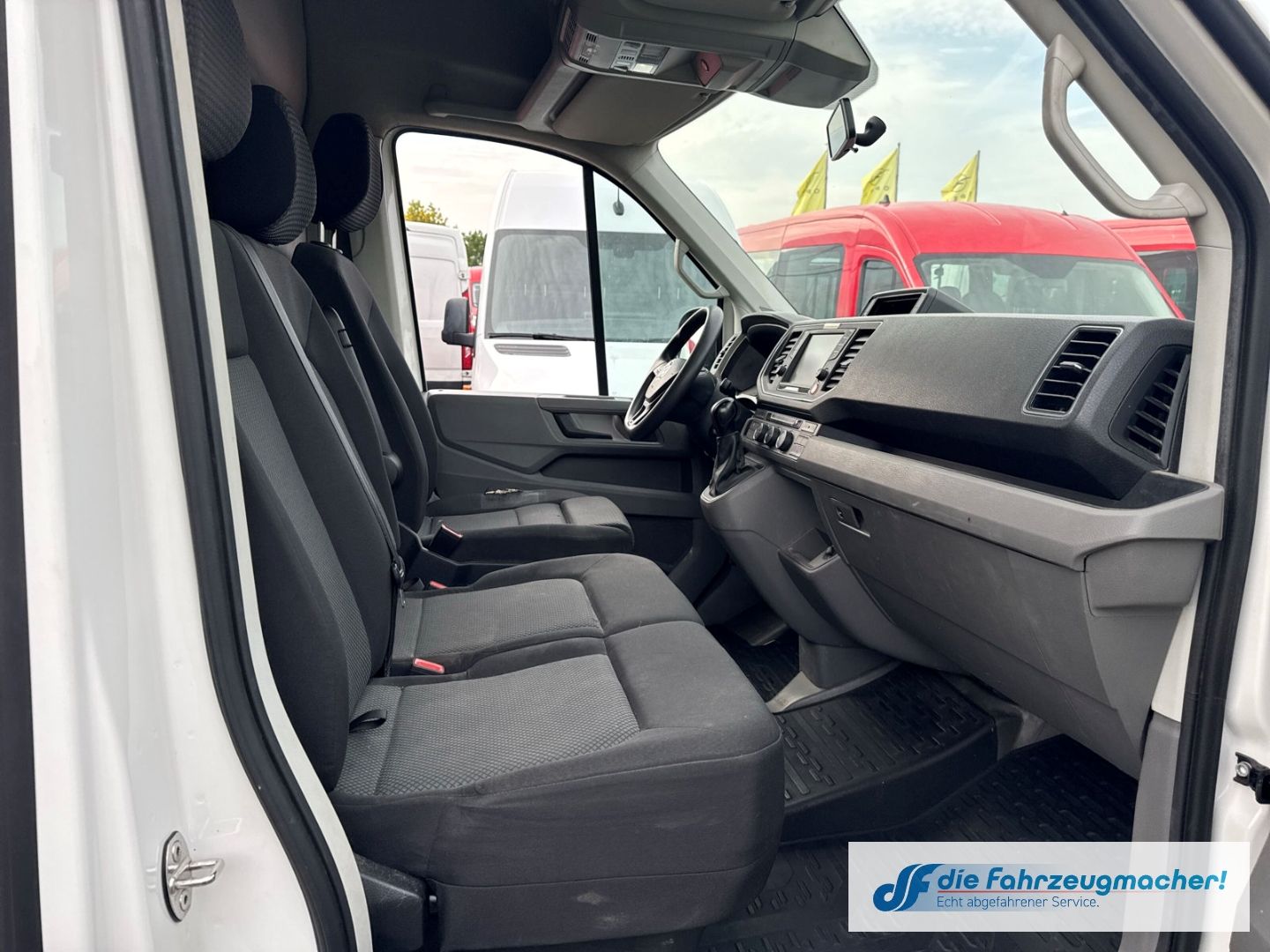 Fahrzeugabbildung Volkswagen Crafter Kasten 35 AUT. mittel L2 Hochd.LED Trend