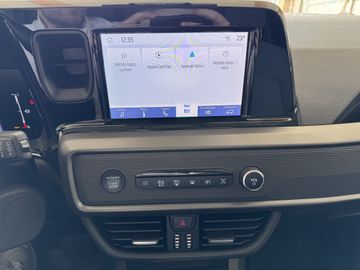 Ford Tourneo Courier Titanium