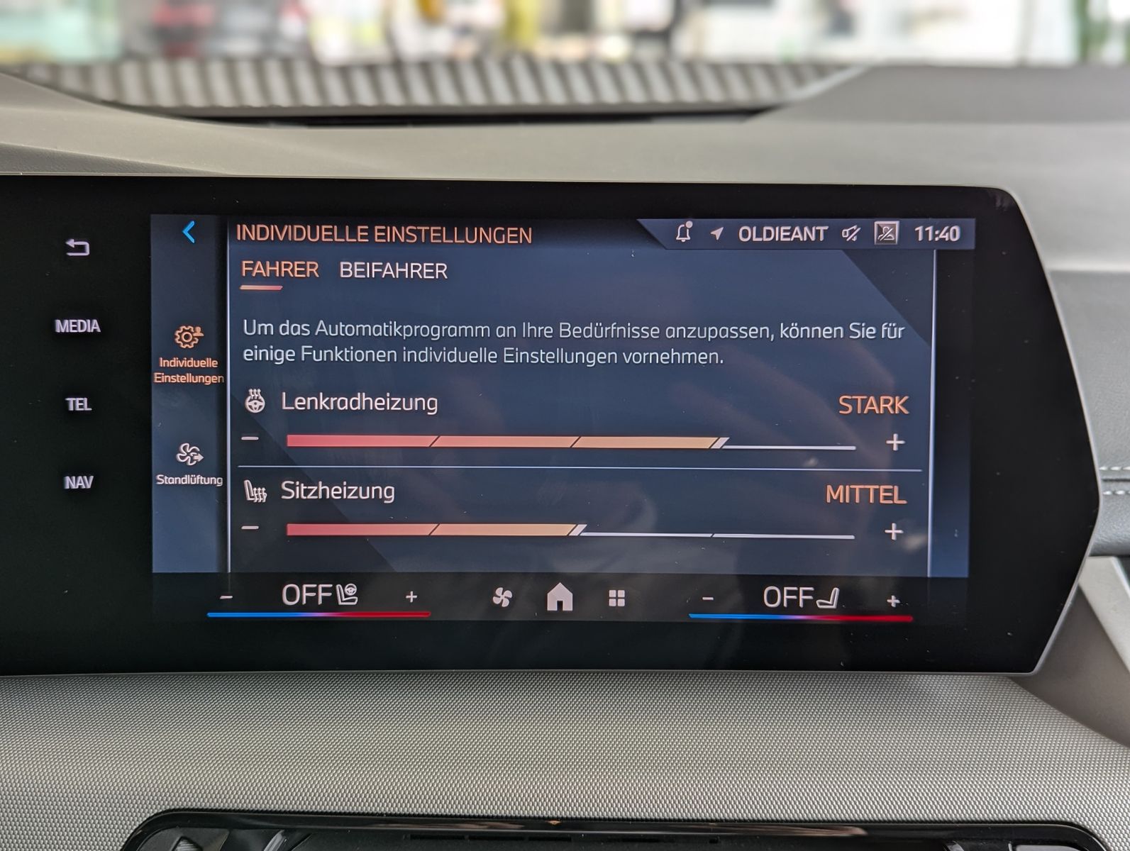BMW 220 Active Tourer Aut AHK Pano Cam Premium-Paket - Image 33