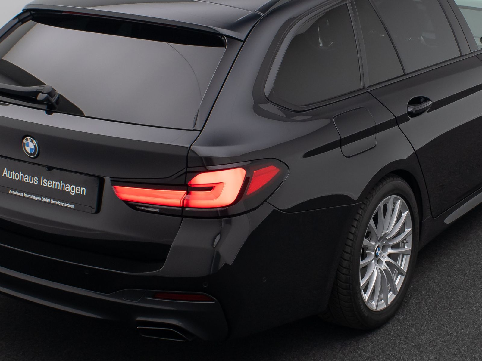 Fahrzeugabbildung BMW 530d xD M-Paket 360° LED DAB HUD Pano NaviPro