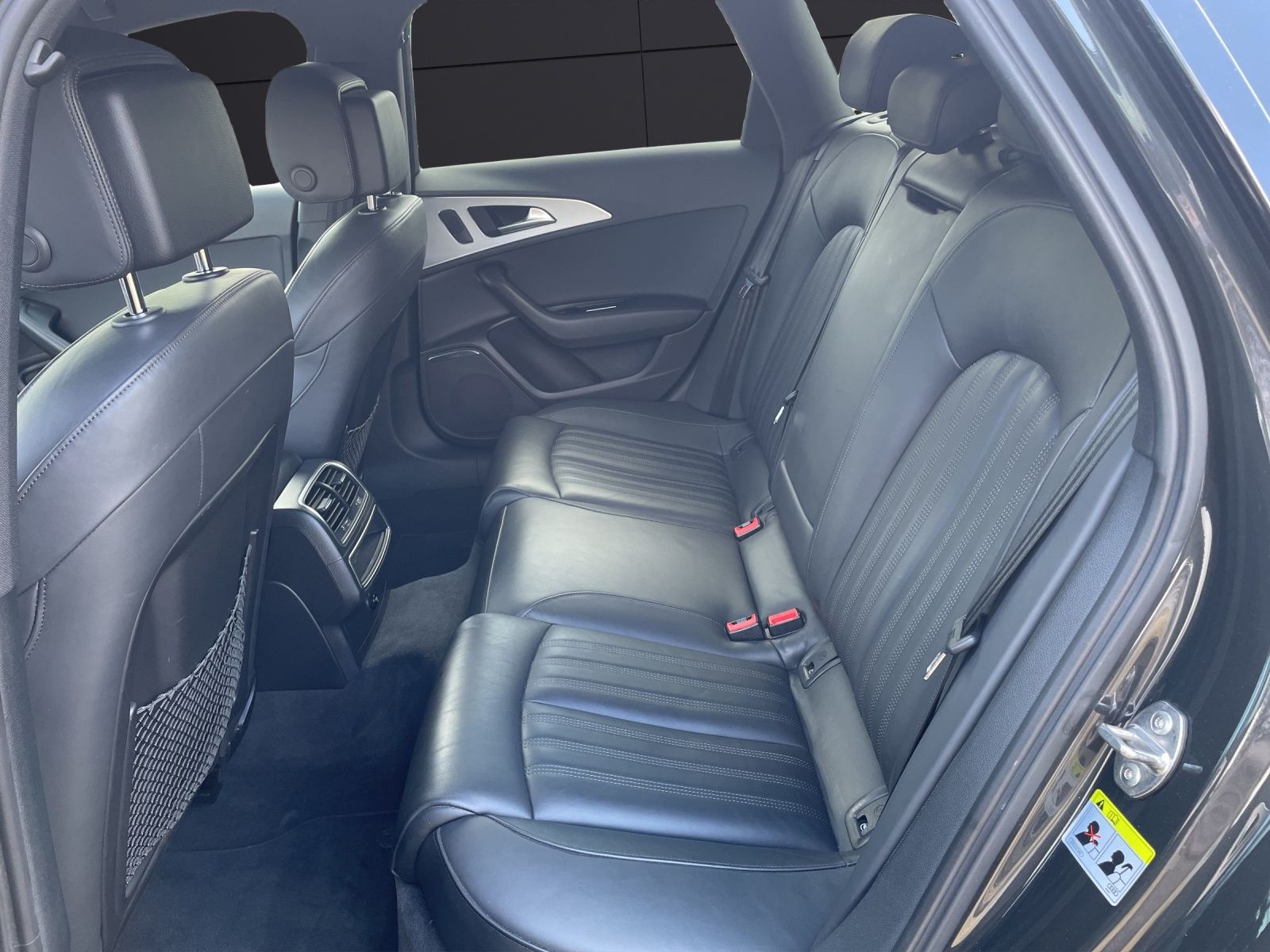 Fahrzeugabbildung Audi A6 Avant S-Line TDI LED 20" AHK STH SHZ HuD PDC