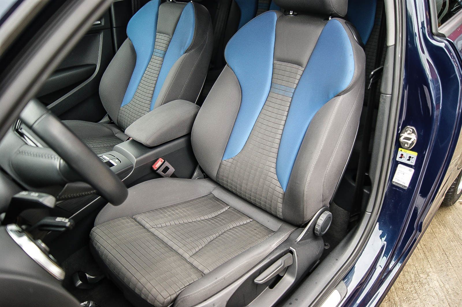 Fahrzeugabbildung Audi A3 30 TFSi SPORT S-tronic XENON NAVIGATION PDC