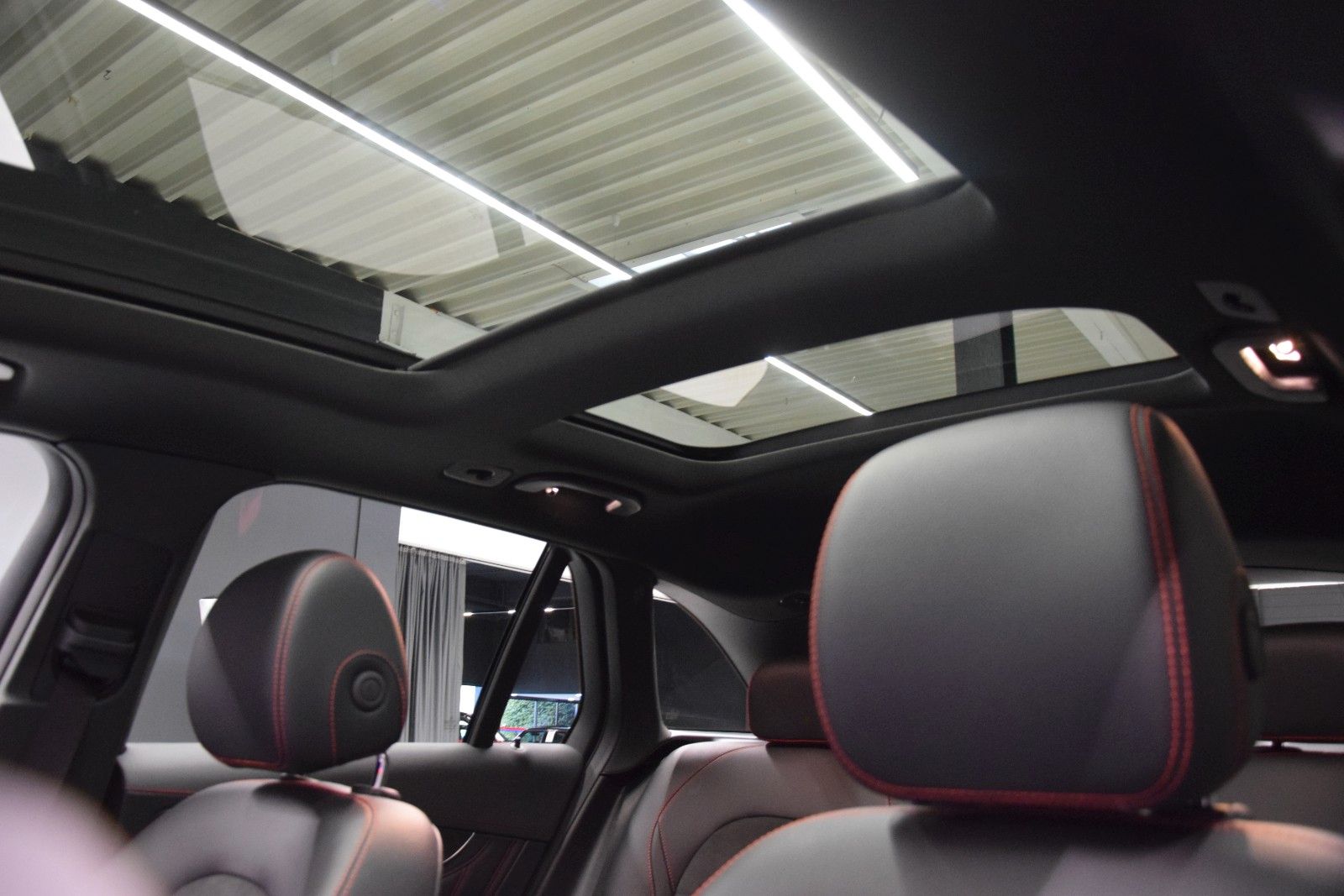 Fahrzeugabbildung Mercedes-Benz GLC 43 AMG 4Matic Pano ACC Ambiente 360° 21 Zoll