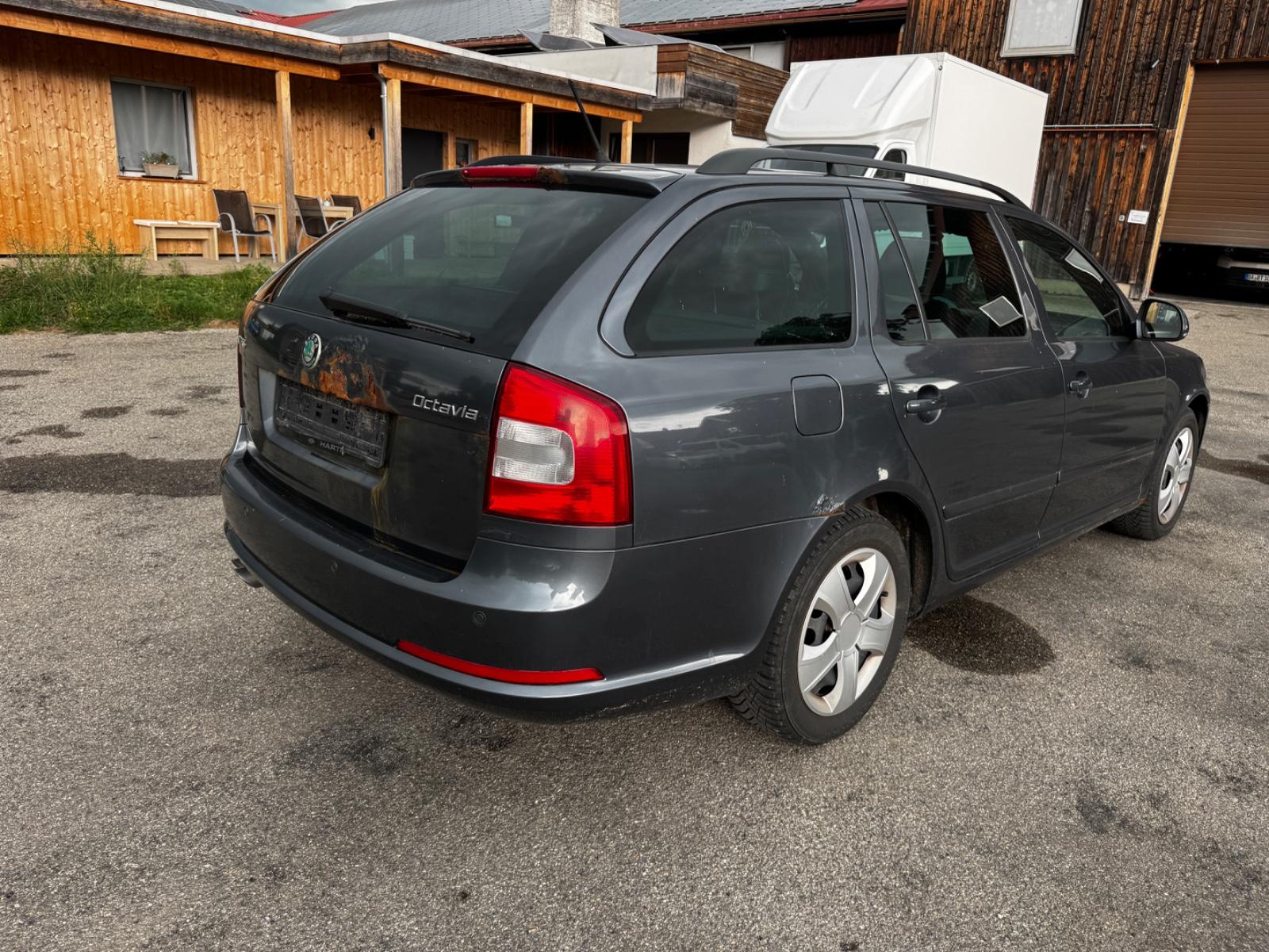 Skoda Octavia 2011 — engine 1.984 cm³, 200 HP (147kW)