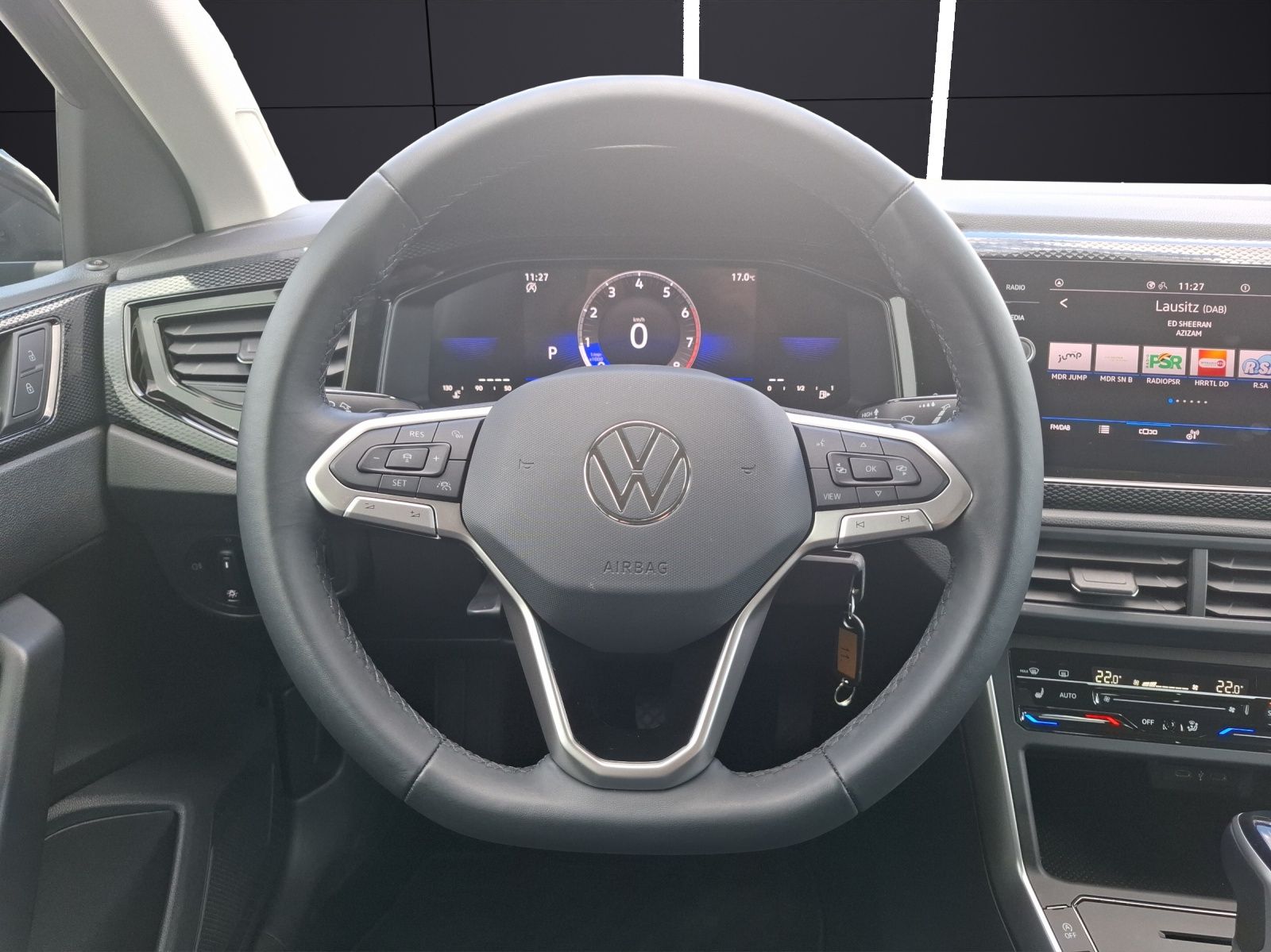 Fahrzeugabbildung Volkswagen Polo TSI Life DSG LED AID ACC Park-Assist SH