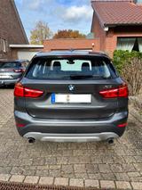 BMW X1 xDrive20i Automatik - - BMW X1 mit Benzin-Antrieb: Limousine