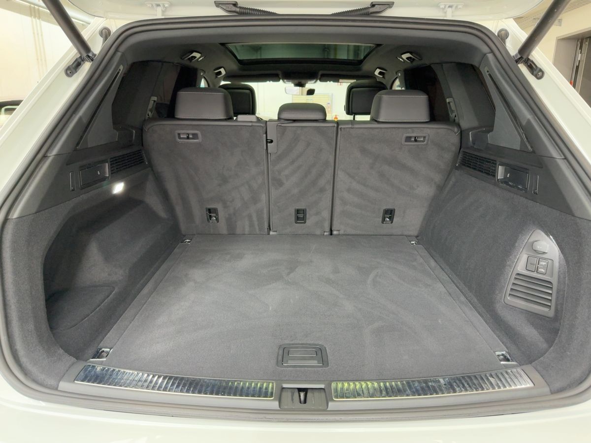 Volkswagen Touareg 3.0 V6 TDI DSG 4M R-Line Pano Luft LED-M foto 7