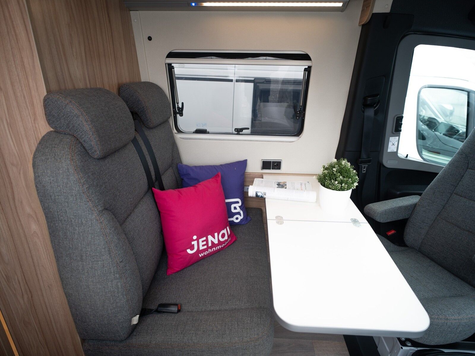 Fahrzeugabbildung HYMER / ERIBA / HYMERCAR Grand Canyon S Mercedes 4x4 Aufstelldach*Lithium