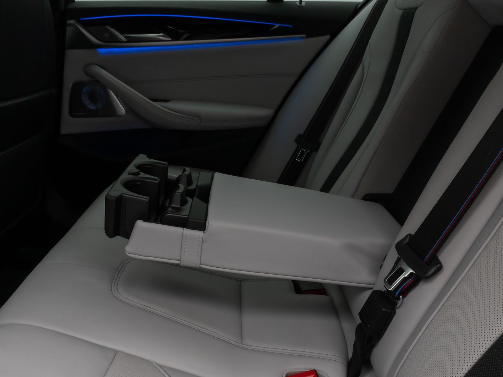 Fahrzeugabbildung BMW M5 Competition xD Kamera HUD DAB B&W SoftCL 20"