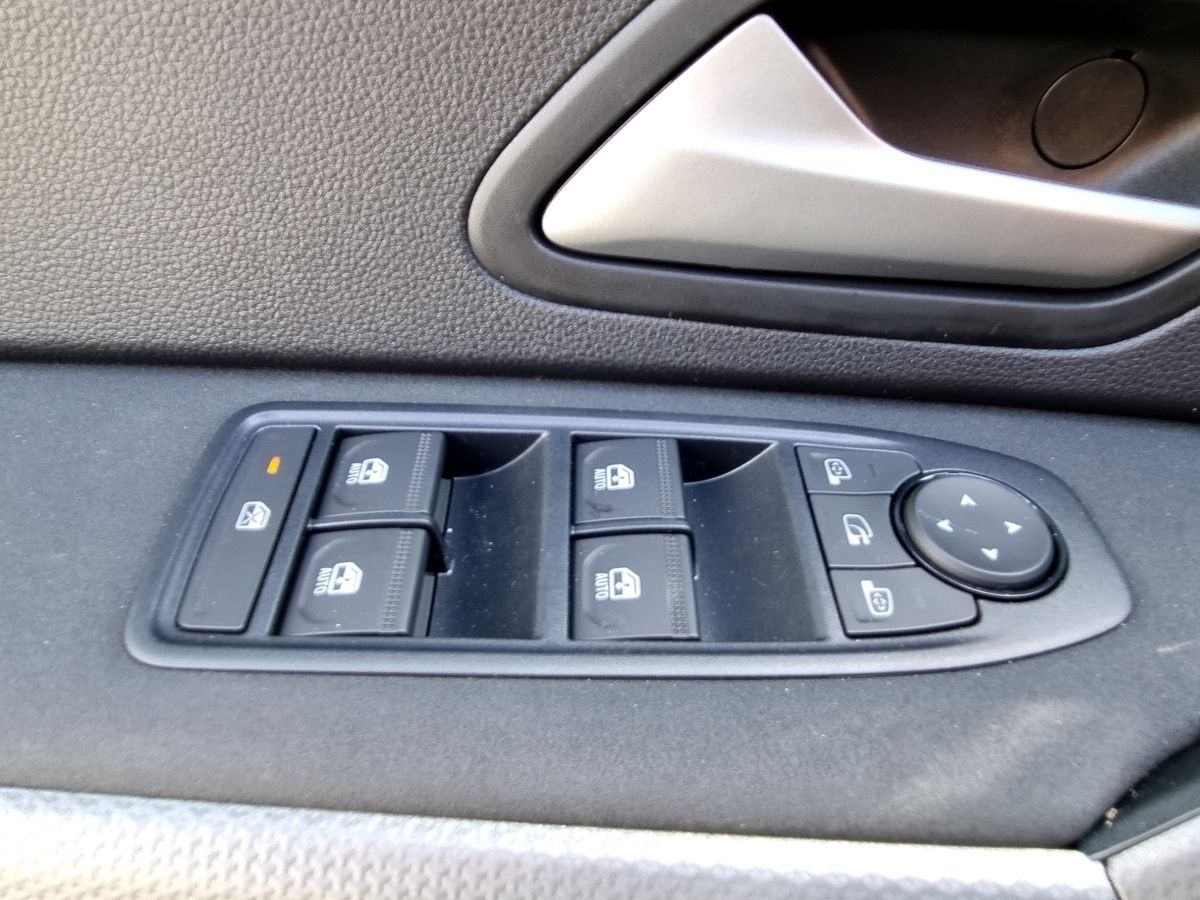 Fahrzeugabbildung Dacia Duster Journey hybrid-G 150 4x4