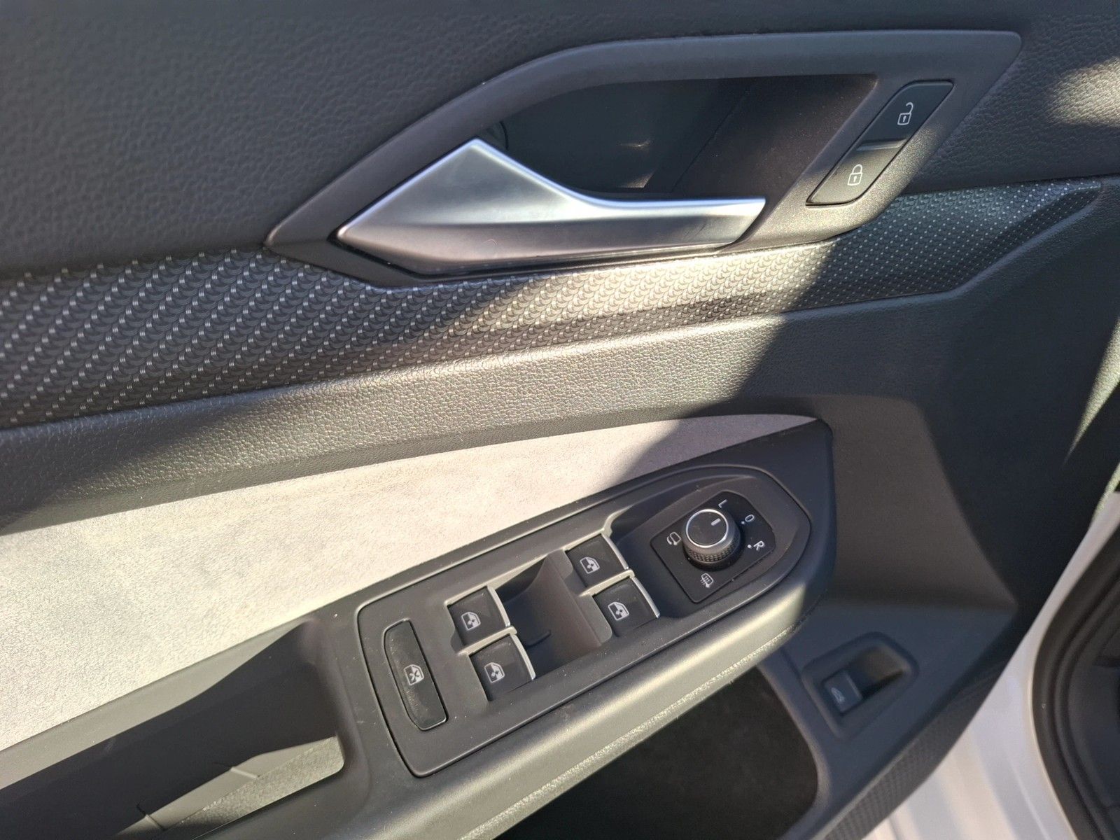 Fahrzeugabbildung Volkswagen Golf VIII Variant R DSG 4M Matrix Navi AID ACC R