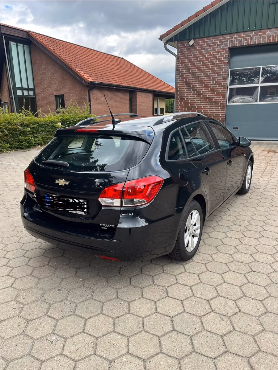 Chevrolet Cruze 2013 — interior