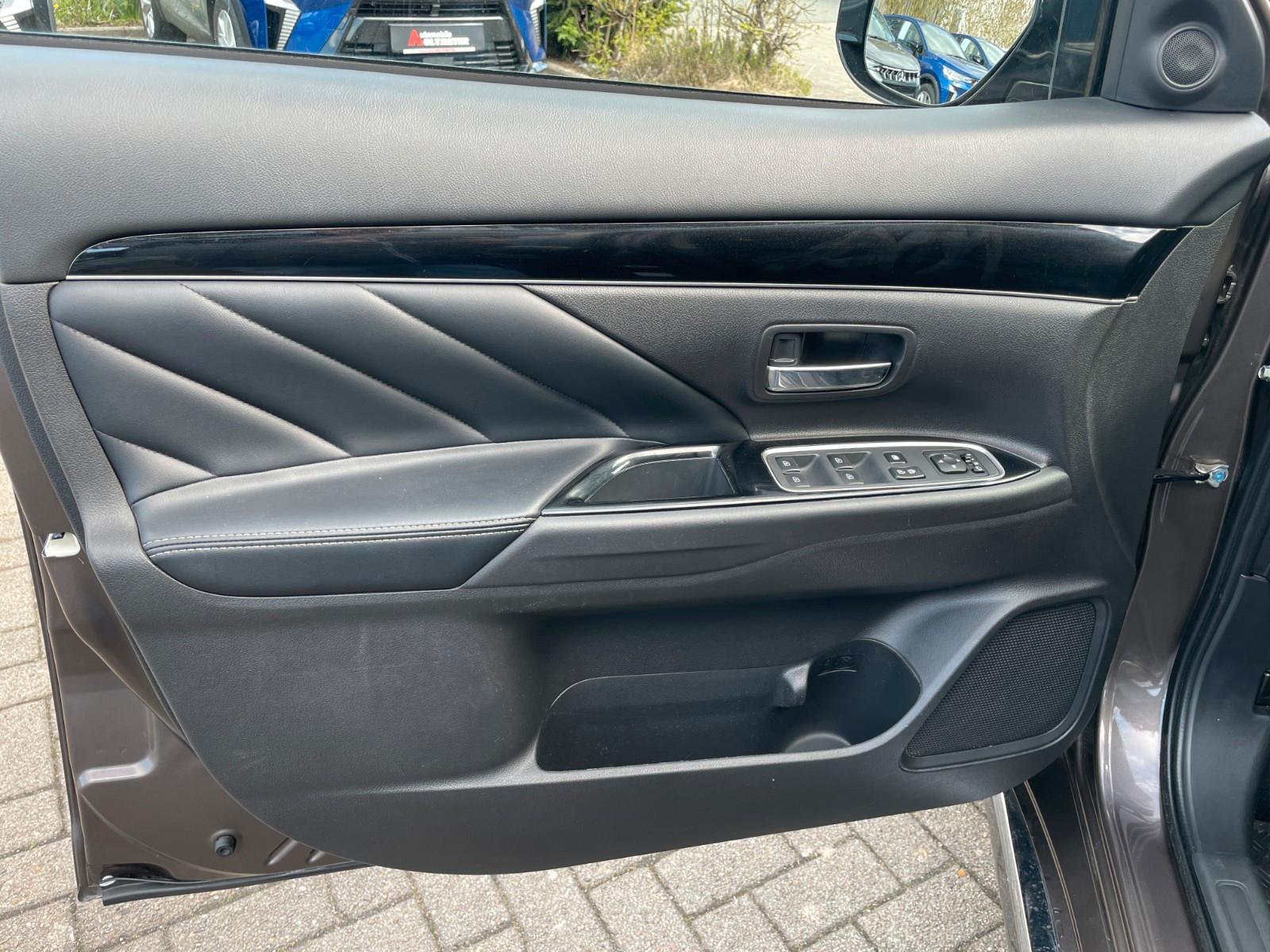 Mitsubishi Outlander Plug-In-Hybrid PHEV SPIRIT 4WD *AHK*