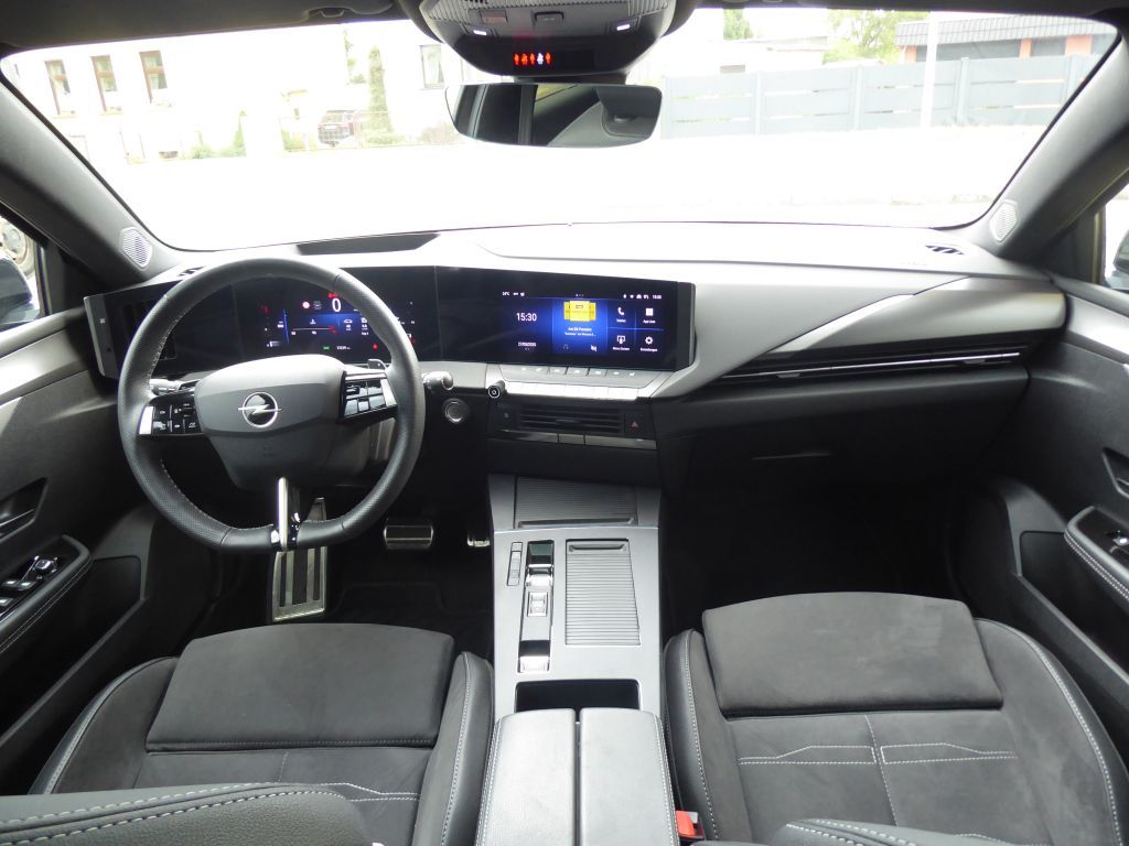 Fahrzeugabbildung Opel Astra ST Ultimate 1.2 Turbo Aut+AHZV+MatrixLED