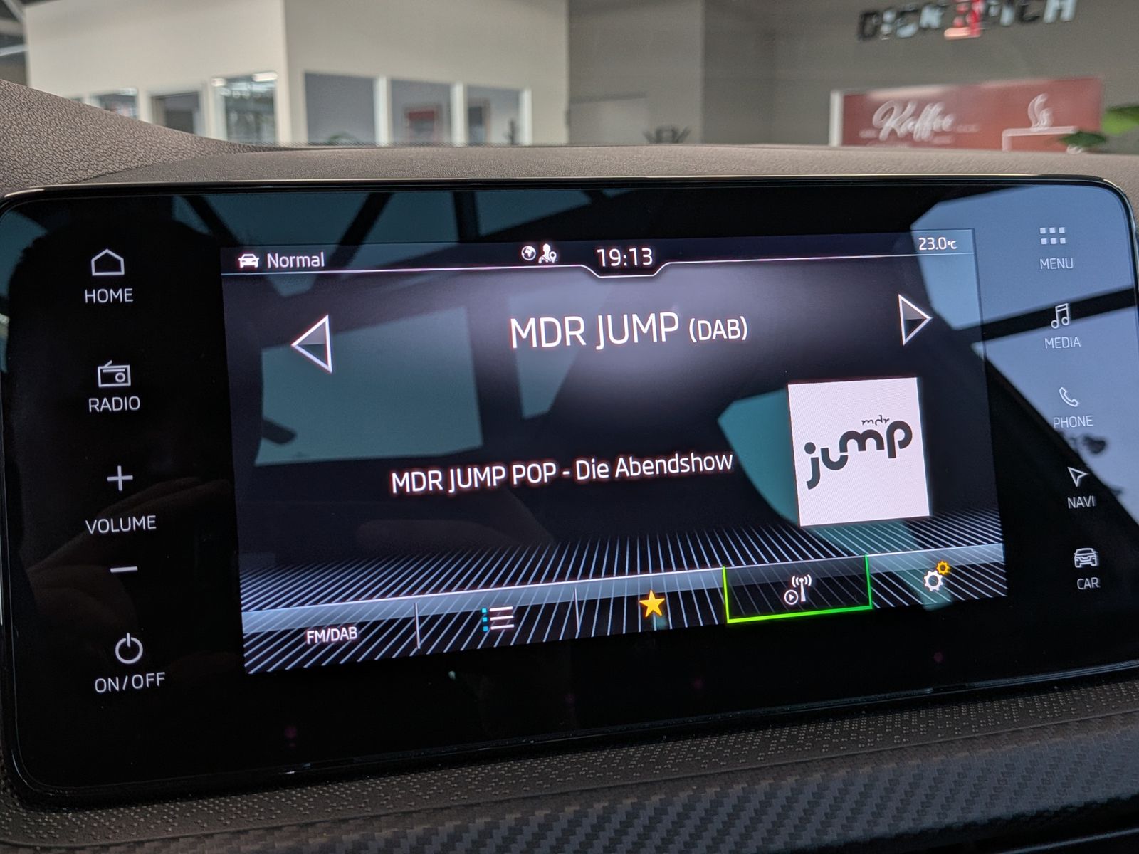Fahrzeugabbildung SKODA Kamiq 1.5 TSI DSG Monte Carlo Pano Matrix 5J.GAR