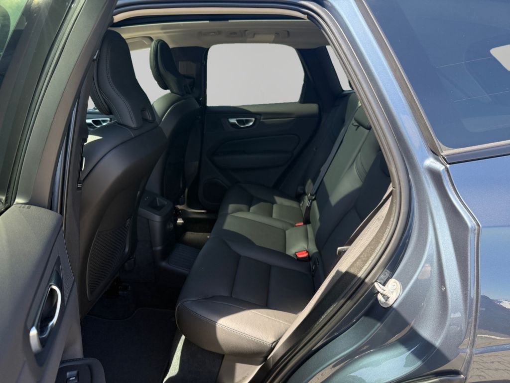 VOLVO XC60 T6 AWD Plug-in Hybrid Plus Dark 360° VOLVO XC60 T6 AWD Plug-in Hybrid Plus Dark 360°