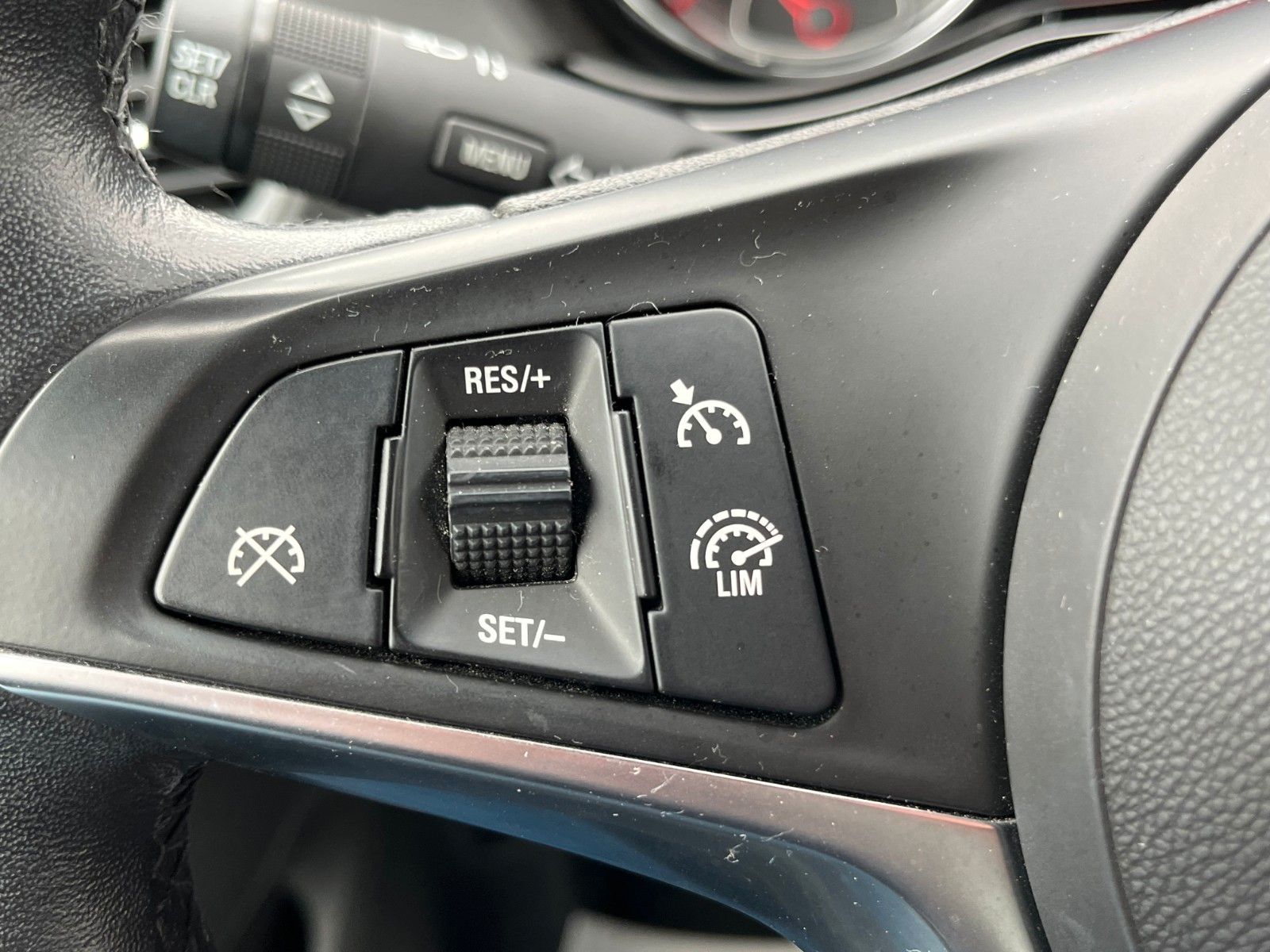 Fahrzeugabbildung Opel Adam Jam 1.4 64KW Klima Tempomat 2.HAND Scheckhe