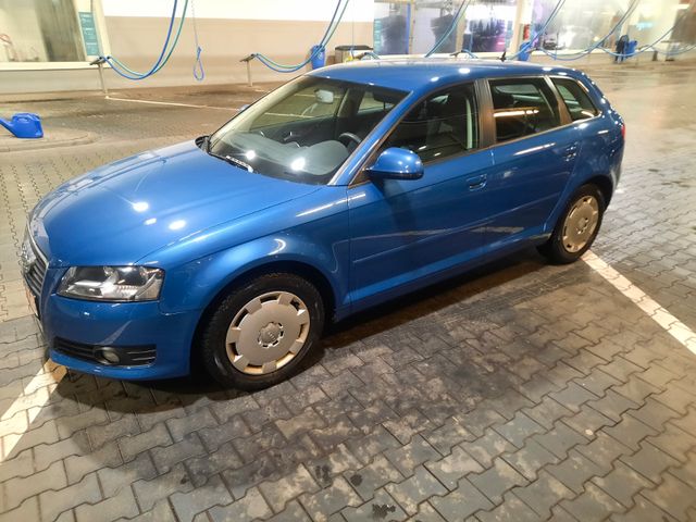 Audi A3 1.6 Ambiente Sportback/SHZ/Navi/Tüv Neu