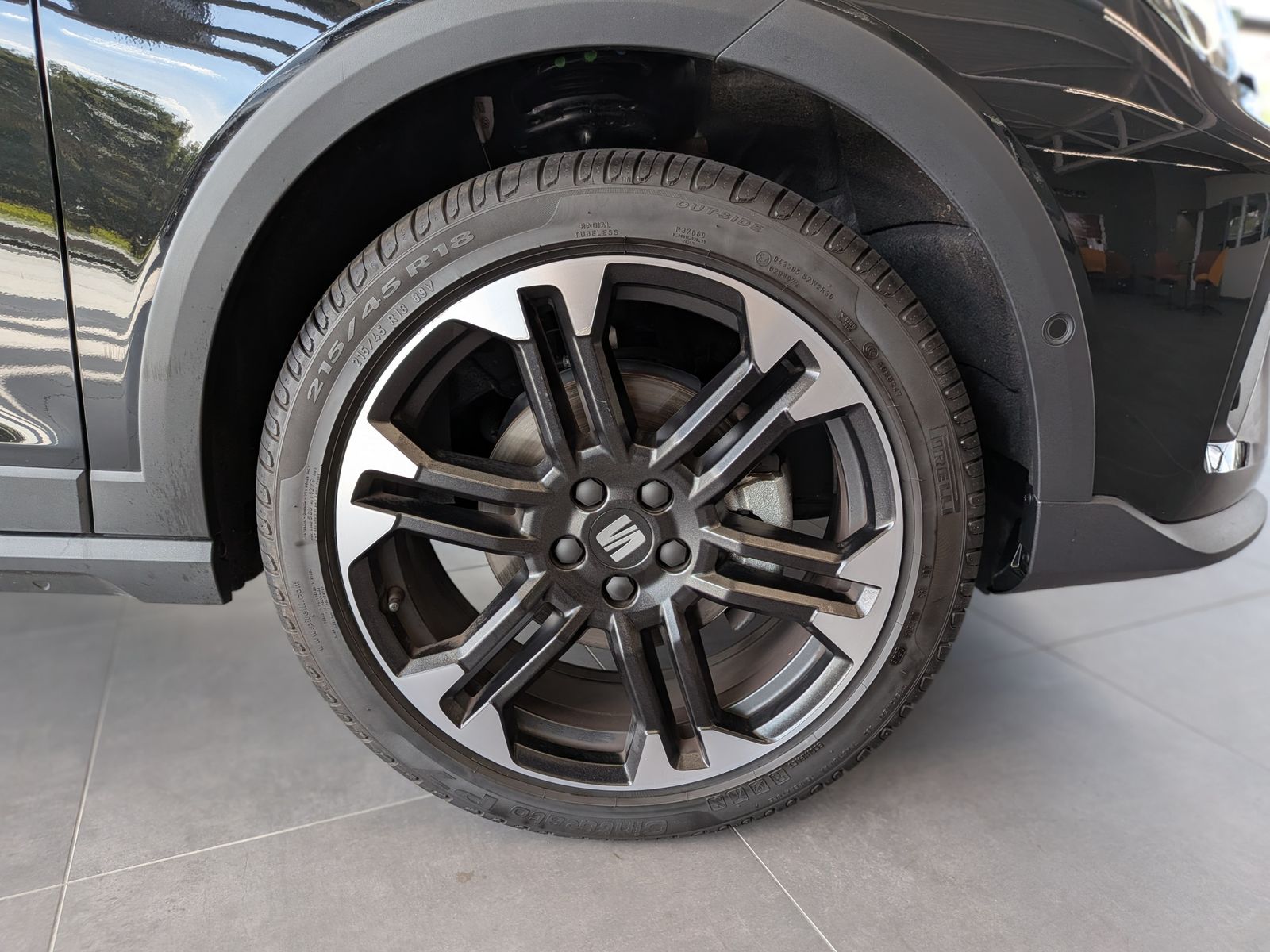 Fahrzeugabbildung SEAT Arona 1.5 TSI FR Black Editio ACC KAMERA LED 18"