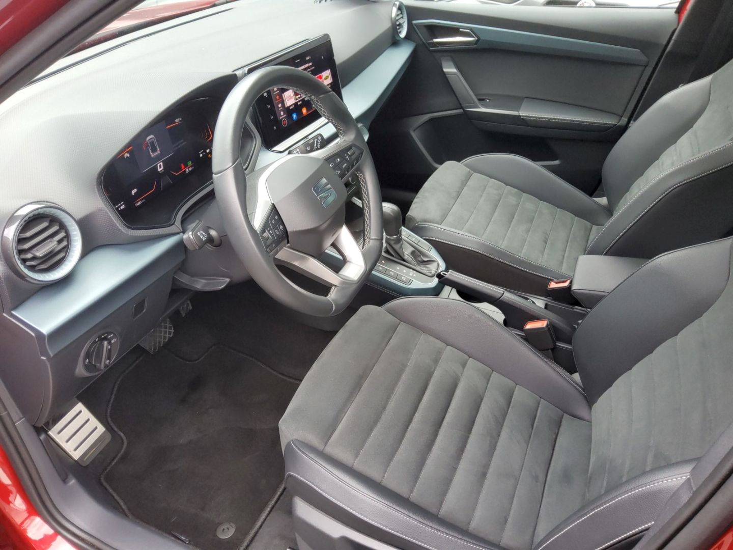 Fahrzeugabbildung SEAT Arona Xperience LED ACC PDC Rückfahrkamera Navi