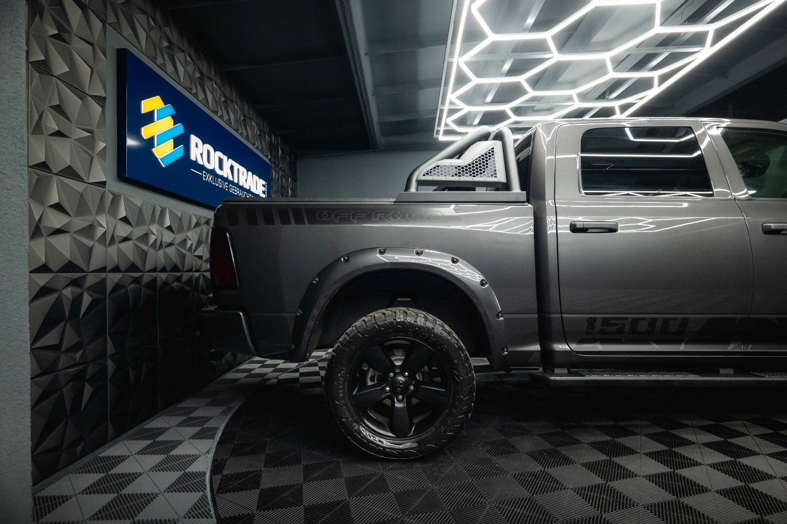 Fahrzeugabbildung Dodge RAM 5.7 V8 HEMI 4x4 OFFROAD Night-Paket *LED*AHK