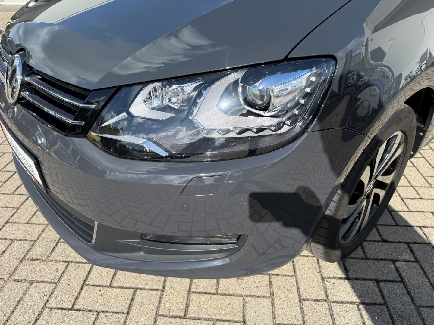 Fahrzeugabbildung Volkswagen Sharan Active Comfortline ACC SHZ Navi Dynau Bi-