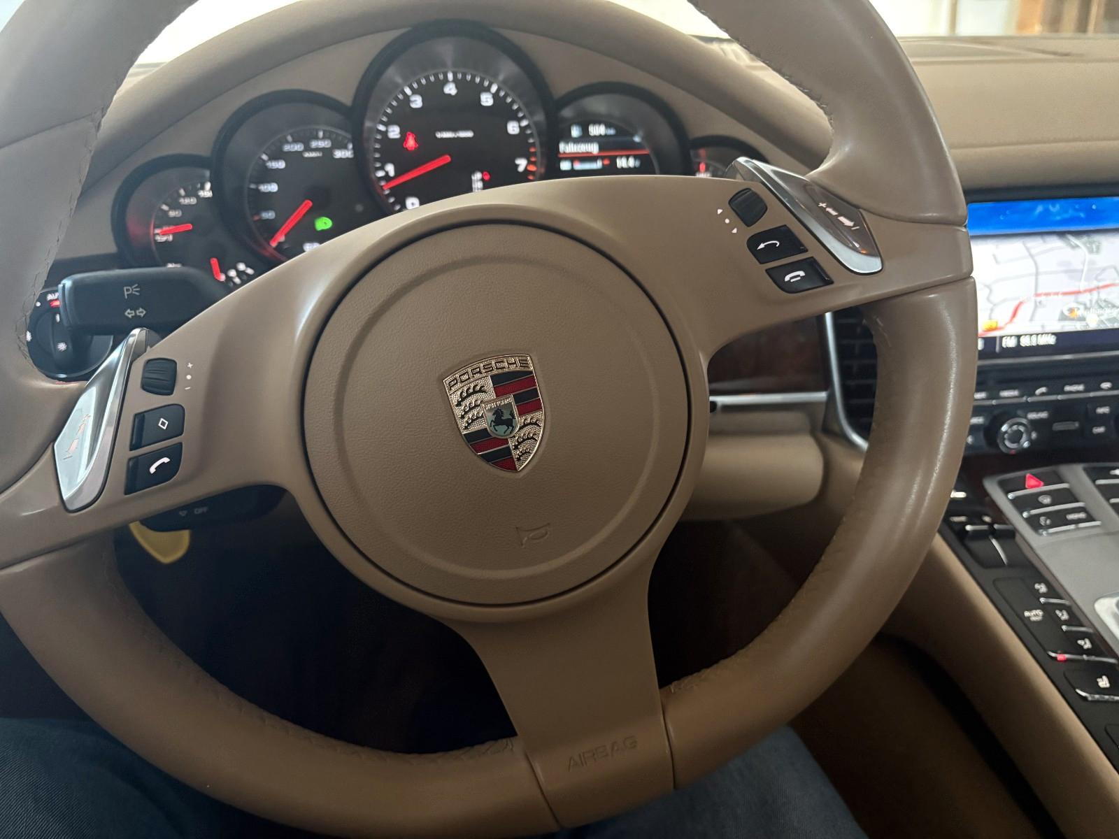Porsche Panamera 4 