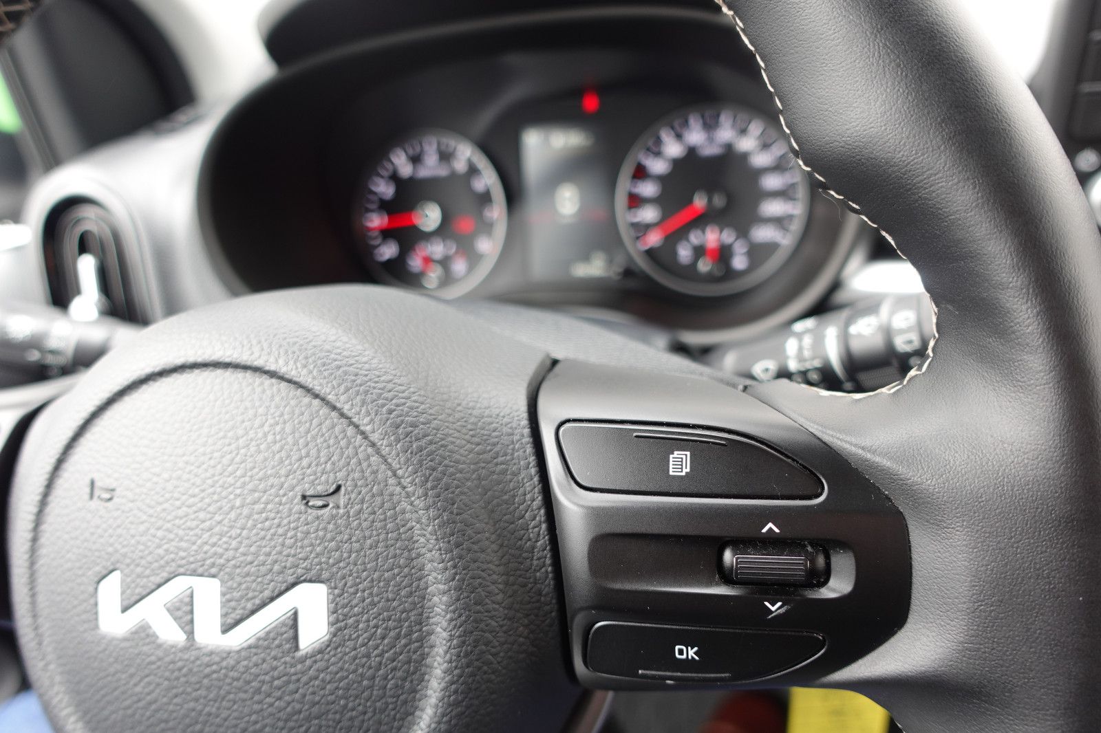 Fahrzeugabbildung Kia Picanto 1.0 Dream-Team Edition AMT  Radio BT,SHZ