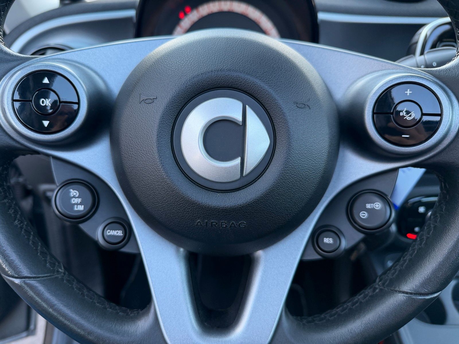 Fahrzeugabbildung Smart ForFour PASSION Tempomat+Klima+Faltdach+SHZ+BT