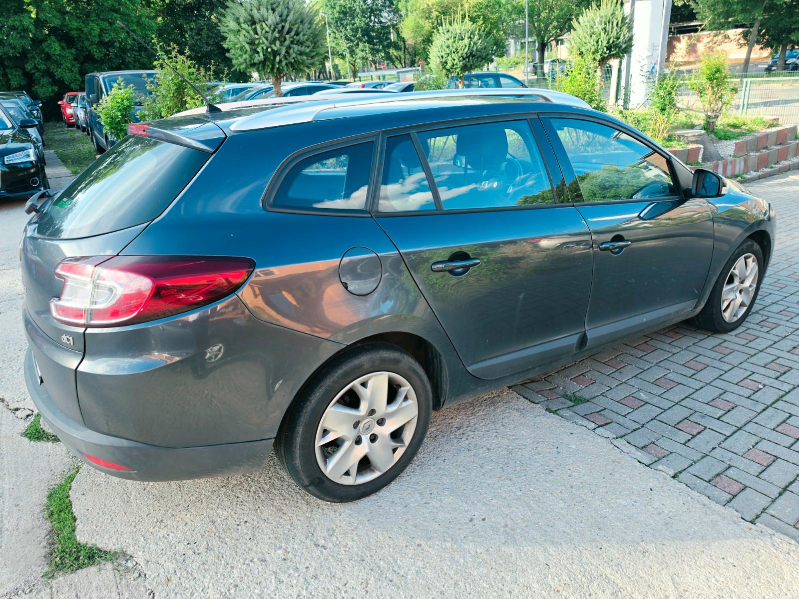 Renault Megane 2011 — interior