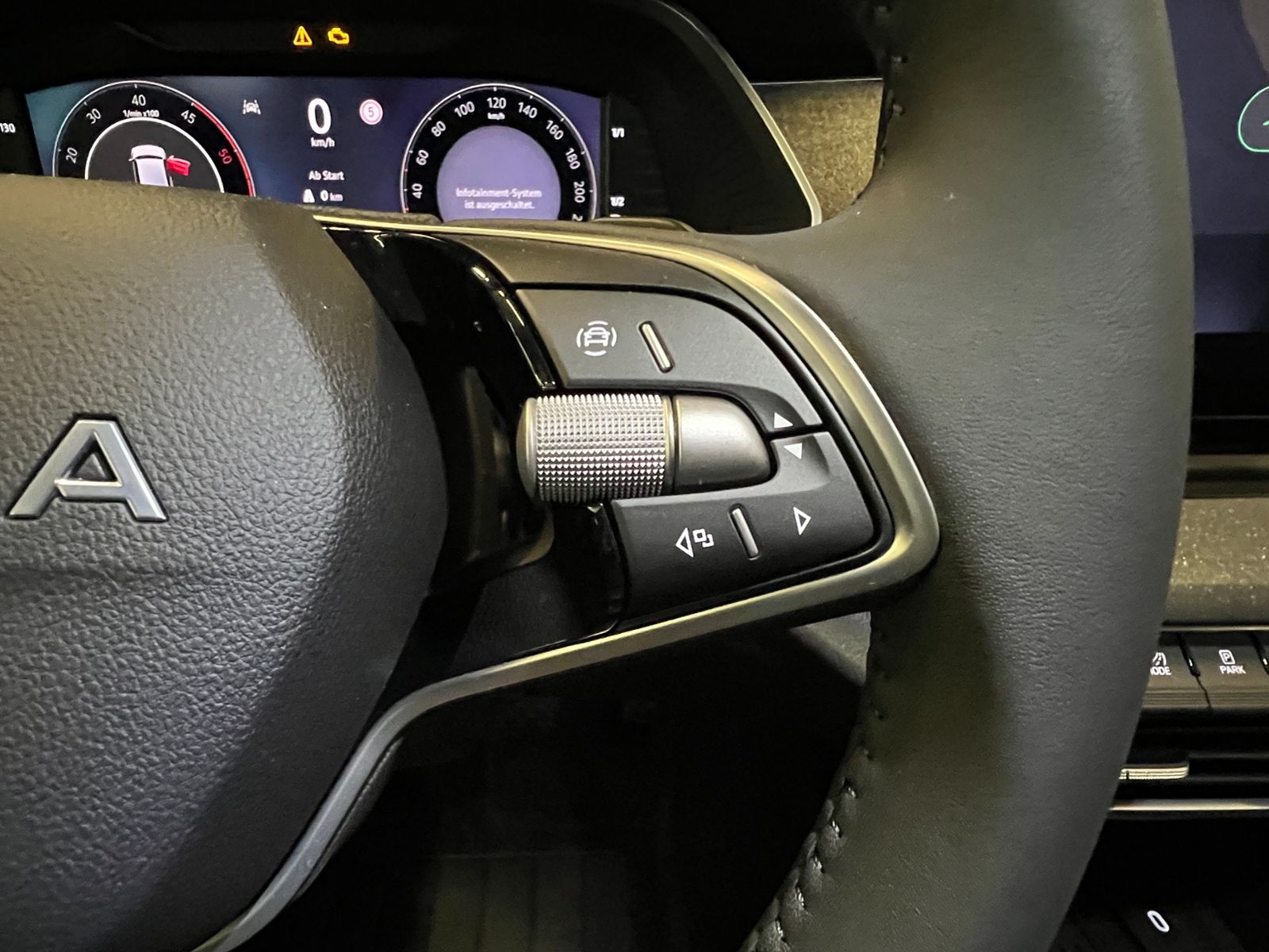 Fahrzeugabbildung SKODA Octavia Combi TOUR 2.0 TDI DSG *AHK, Travel Assi