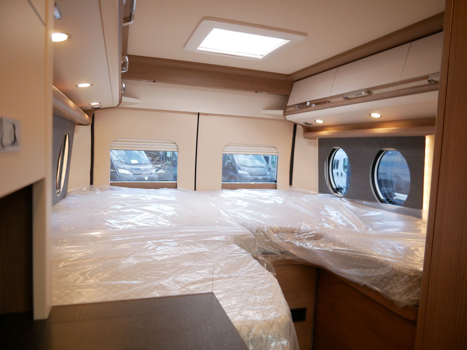 Fahrzeugabbildung Malibu Van first class - two rooms 640 LE RB D6E,Navi