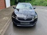 Skoda Octavia 1.6 TDI SCR DSG Premium Edition Comb... - Skoda Octavia: Premium Edition
