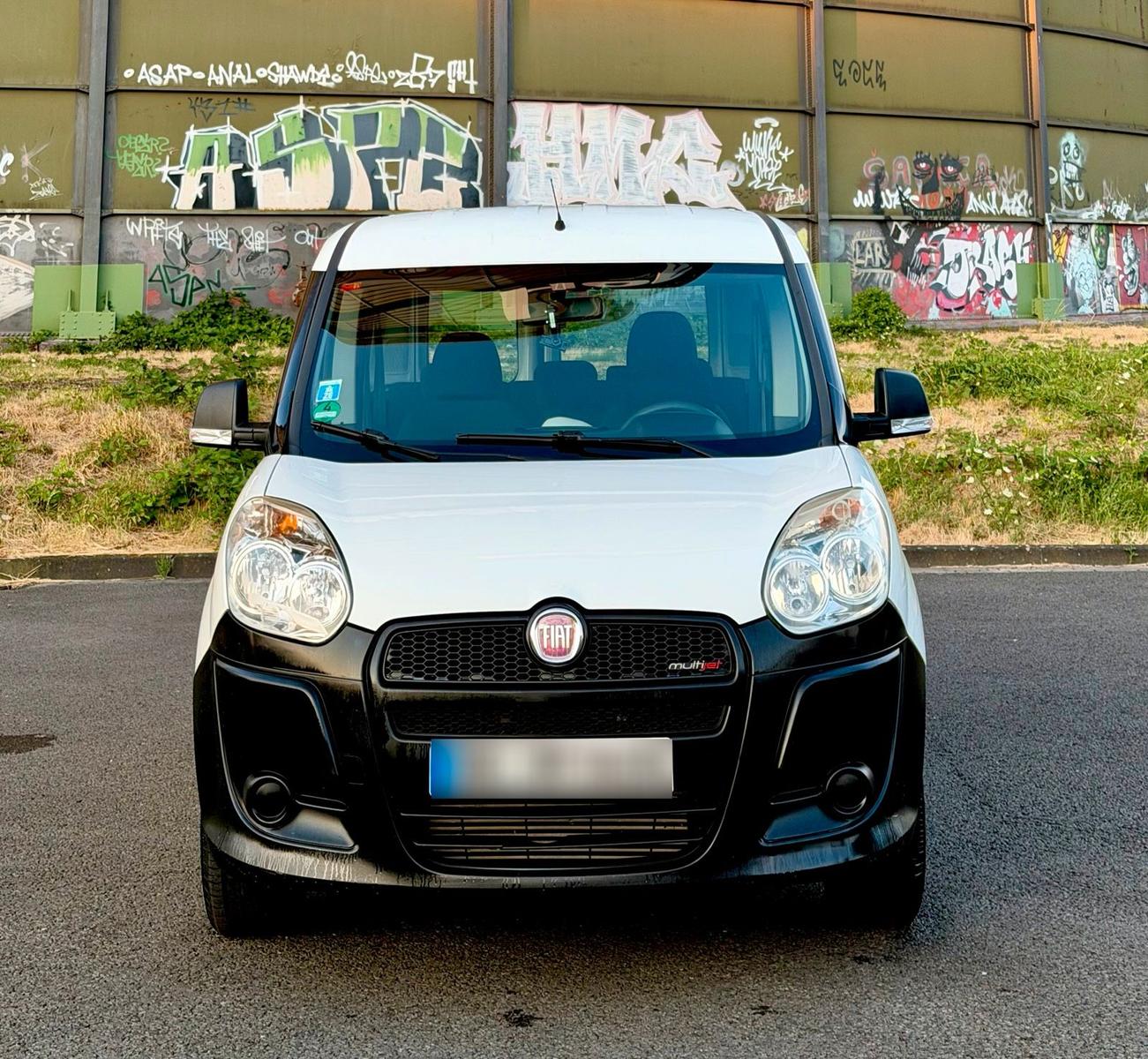 Fiat Doblo 2011 — interior