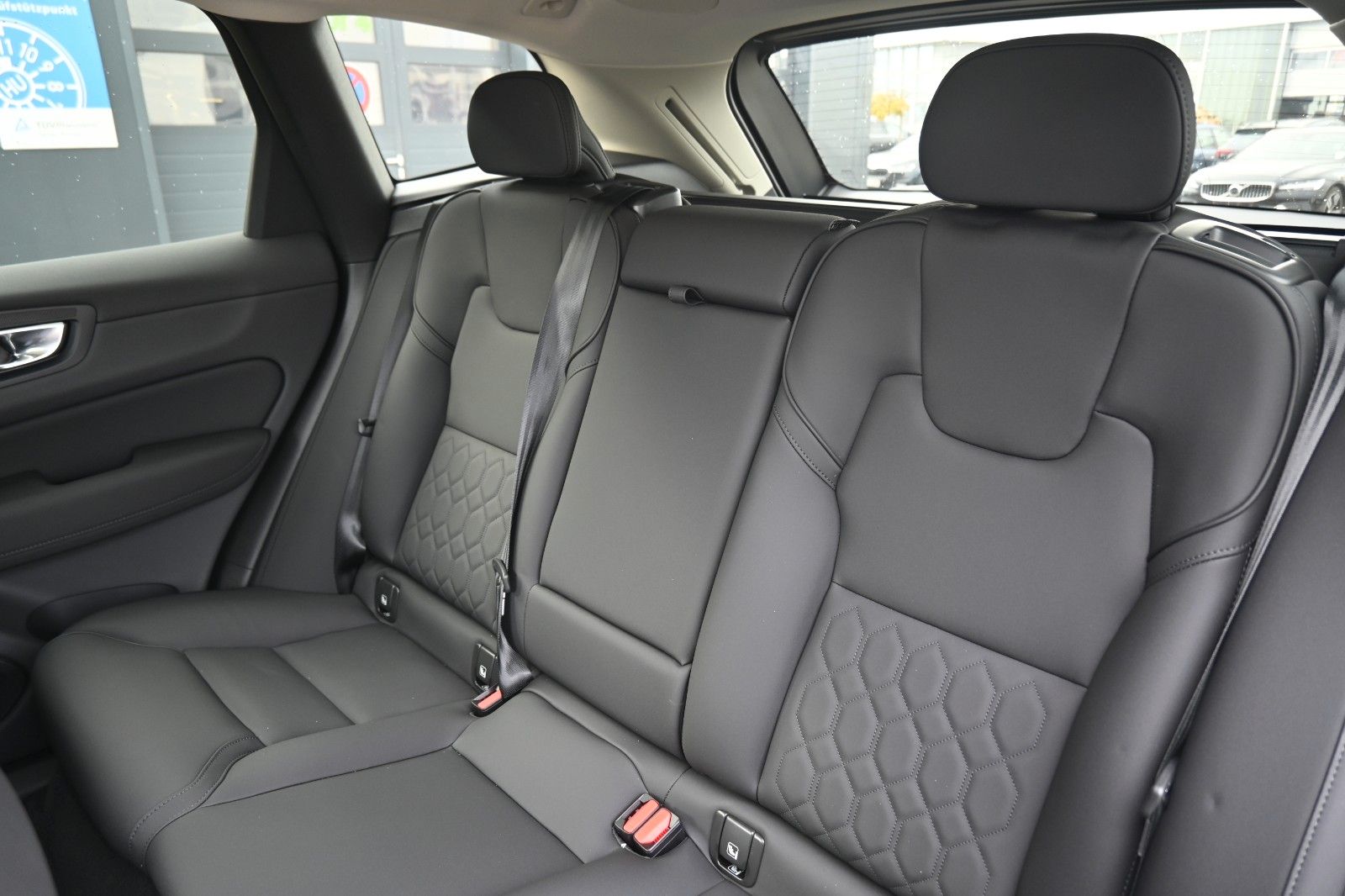 Fahrzeugabbildung Volvo XC60 Recharge T6 AWD Plus Dark