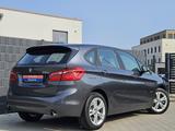 BMW 225i Active Tourer xDrive Advantage Autom. KAM - BMW 2er Reihe mit Benzin-Antrieb: Geländewagen, Automatik