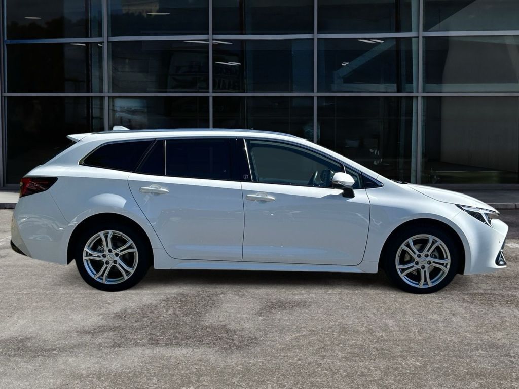 Fahrzeugabbildung Toyota Corolla 1.8 Hybrid Touring Sports Team Deutschla